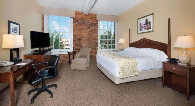 Двухместный номер Accessible Hawthorn Extended Stay by Wyndham Rome