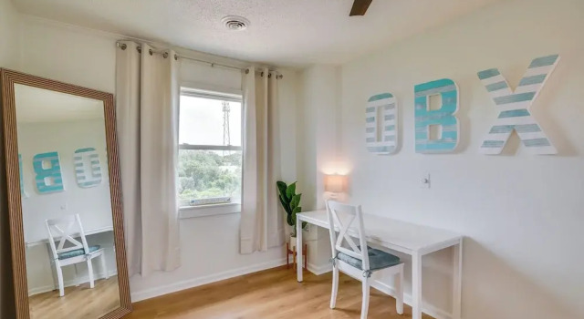 Sunny Corolla Home: Walk to Beach!