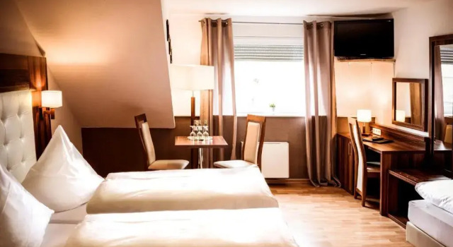 Трёхместный номер Standard Hotel Ehranger Hof