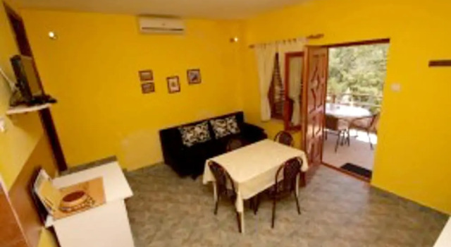 House With 2 Bedrooms in Jelsa, With Wonderful sea View, Furnished Ter, Rezerwuj Hotel Hotele w Split-Dalmatia County z parkingiem, Parking