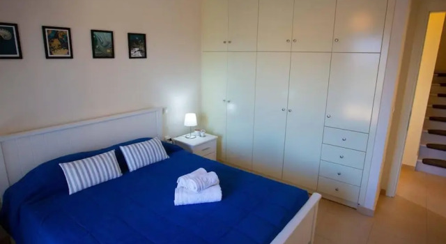 Fou's 3-bed Villa in Nafpaktos, Book Villa Hotels in Central Greece with Parking, Parking