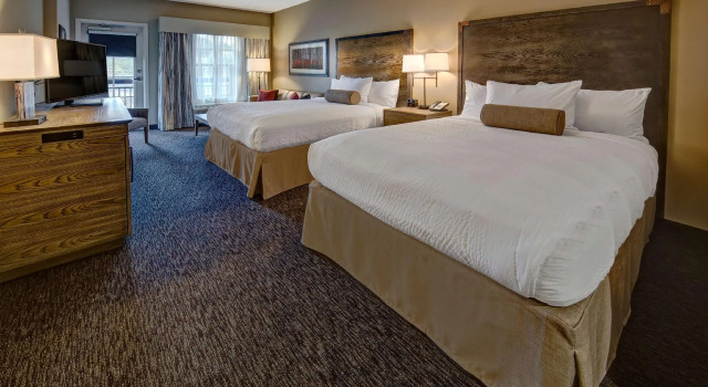Четырёхместный номер Deluxe с балконом и с видом на реку Black Fox Lodge Pigeon Forge, Tapestry Collection by Hilton