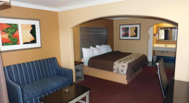 Regency Inn & Suites Beaumont, Забронировать Отель Бомонт Texas Gulf Coast, рядом с Железнодорожная станция Амтрак Бомонт