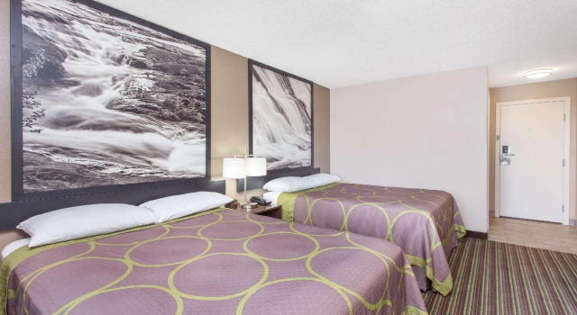 Четырёхместный номер Standard Super 8 by Wyndham Columbus Airport