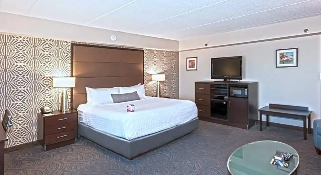 Номер Premium Crowne Plaza Suites MSP Airport - Mall of America by IHG