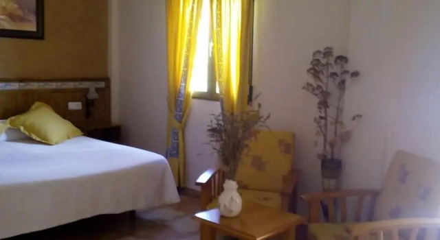 Апартаменты с 2 комнатами с балконом Hotel Restaurante Los Caños de la Alcaiceria