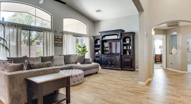 Hot Tub & WFH Ready! Golf Retreat in Maricopa