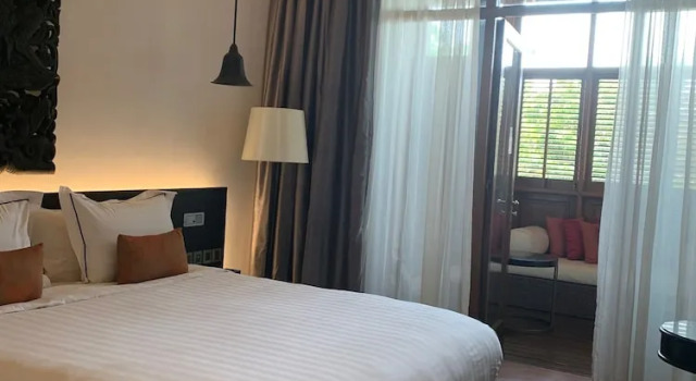 Двухместный номер Deluxe с балконом The Lake Garden Hotel Nay Pyi Taw - MGallery Collection