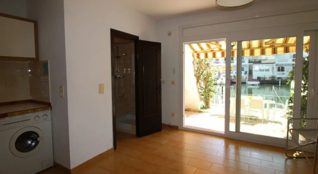 Cozy Holiday Home in Empuriabrava With Terrace and Jetty, Забронировать Отель Отели Эмпуриабравы 3 звезды, 3*