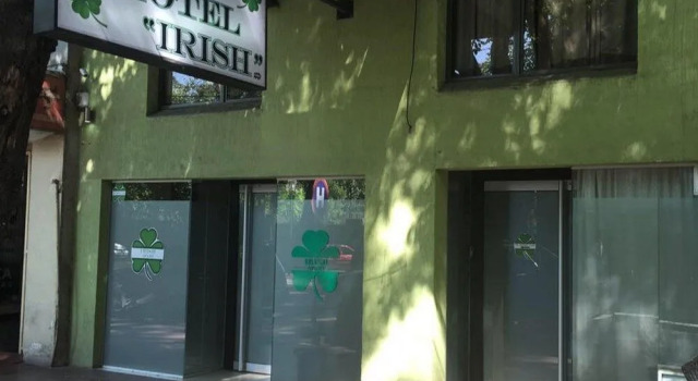 Irish Hotel, Забронировать Отель Отели Мендосы с парковкой, рядом с Merced Church, Парковка