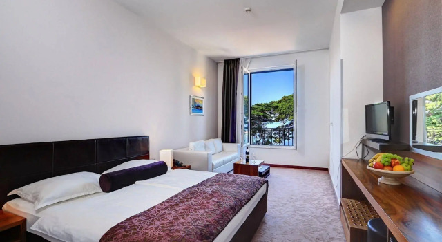 Hotel Lipa, Book Hotel Brac Island Omiš