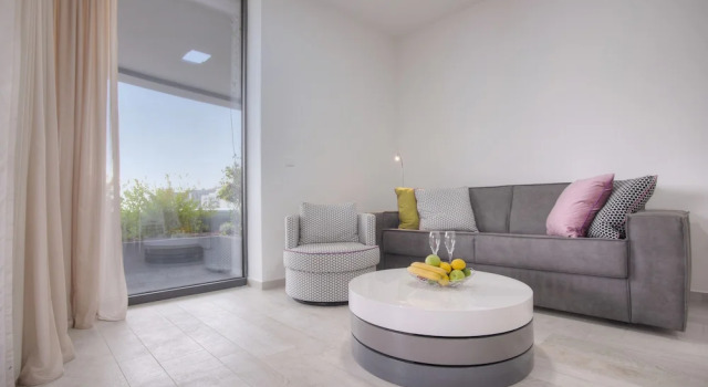 Апартаменты Comfort c 1 комнатой с балконом и с видом на море Royal Gardens Paradise