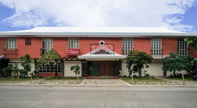 OYO 579 Anisabel Suites