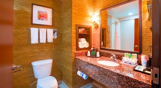 Люкс Deluxe Holiday Inn Express Hotel and Suites Elk City by IHG