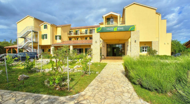 Hotel Vrata Krke, Buchen Sie Hotel Lozovac Nationalpark Krka
