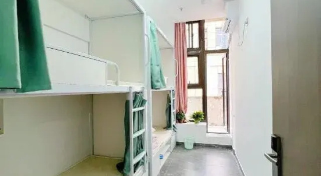 Кровать в общем номере (женский номер) Shijin Hotel (Shanghai Train Station)