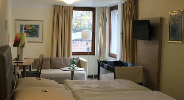 La Maison Hotel - Boardinghouse