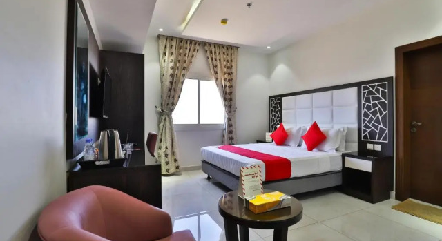 Полулюкс Deluxe Brief Hotel