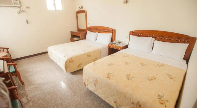 Четырёхместный номер Standard Chantai Hotel