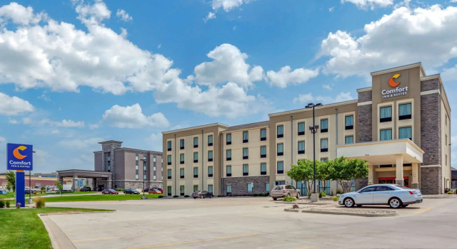 Comfort Inn & Suites Avera Southwest, Забронировать Отель Сиу-Фолс штат Южная Дакота, рядом с Avera on Louise Health Campus