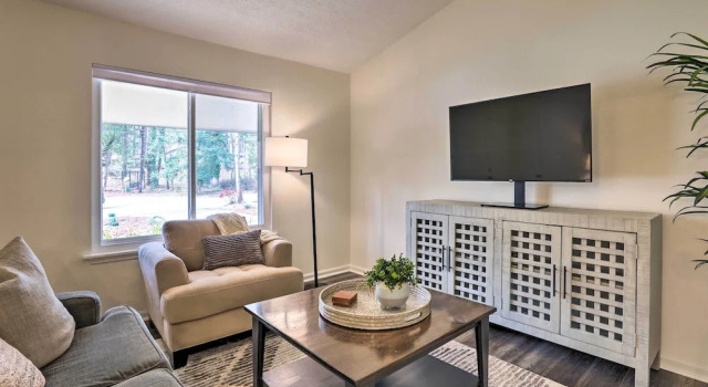 Modern Alpharetta Home: Yard, Walk Downtown!, Reserva ahora Hotel Alpharetta Georgia