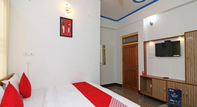 Люкс Standard OYO 26832 Hotel Ratnodaya