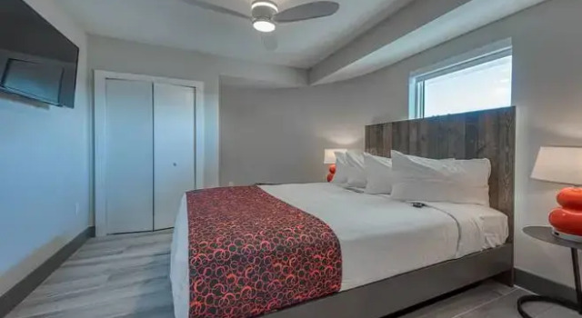 Люкс FUSION Resort Waterfront Suites