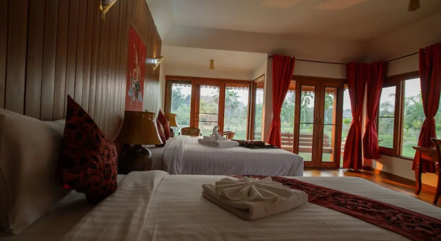 Люкс с балконом Sasidara Resort Nan