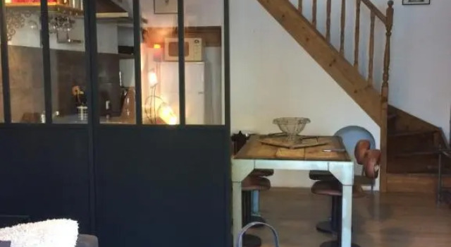 Terre de Boheme, Book Hostel / Vandrerhjem Vestric-et-Candiac Gard