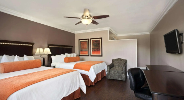 Четырёхместный номер Standard Quality Inn & Suites Santa Maria