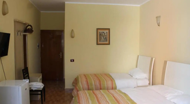 Трёхместный номер Standard с балконом и с частичным видом на море Hotel Kristal