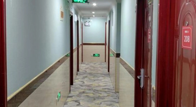Zhexin Business Hotel, Varaa Hotelli Songjiang Shanghai