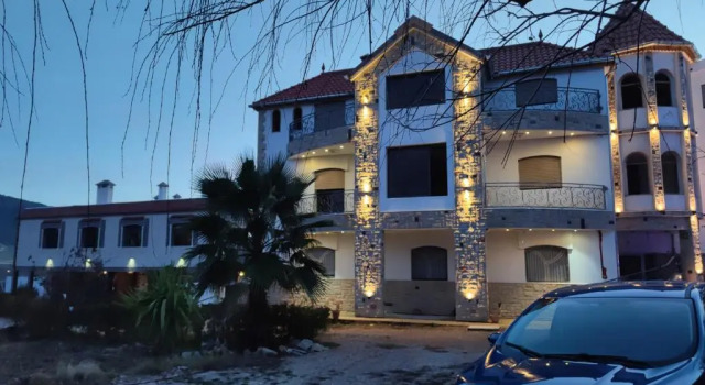 La Perle D'ifrane, Book Hotel Hotels in Azrou with Parking, Parking