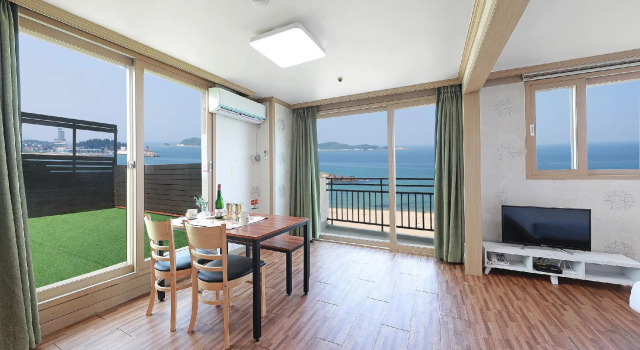 Номер Standard с видом на океан Ocean to you Resort Sokcho Seorak Beach Hotel and condo