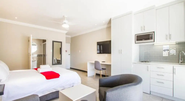 Люкс Executive El Dorado Hotel and Self Catering