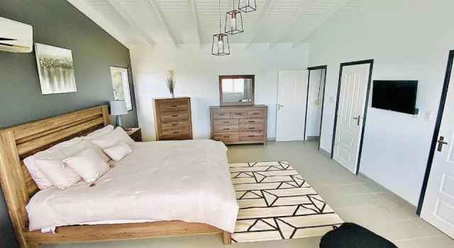 SXM King Size Villa with 4 Rooms and 4 Bathrooms, Book Villa Sommerhuse i Cupecoy Beach, Hytte