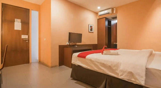 RedDoorz Plus @ Cipaganti Street 3, Prenota Hotel Bandung Wetan Bandung, vicino a Kartika Sari Dago