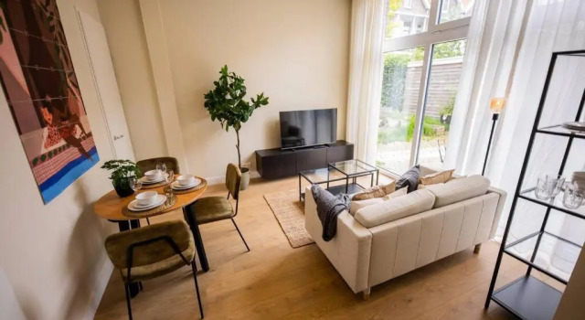 Boutique 2 Bedroom Serviced Apartment 54m2 -MST40B-, Book Apartment Rotterdam Zuid-Holland