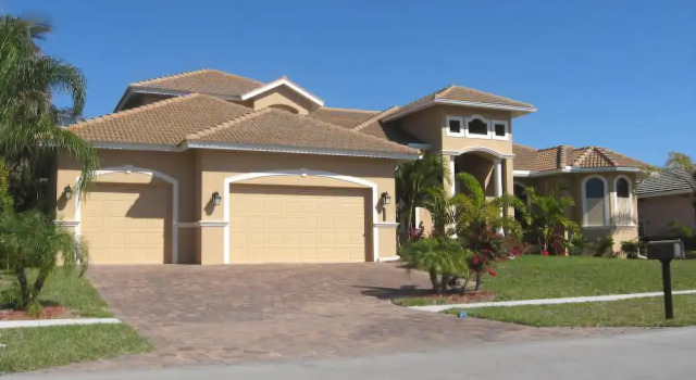 Marco Island Vacation Pool Homes, Забронировать Отель Отели Марко-Айленд с парковкой, рядом с Дом творчества Марко-Айленд, Парковка