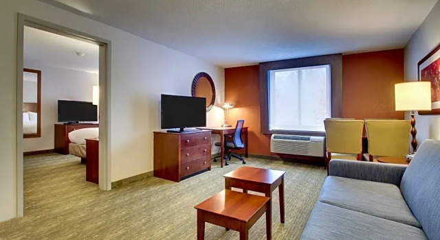 Люкс Standard Holiday Inn Express & Suites - Lincoln East - White Mountains by IHG