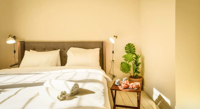 Serene Retreat with Lush Garden by Sea N Rent, Забронировать Апартаменты/квартира Тель-Авив Тель-Авивский округ, рядом с Синематека
