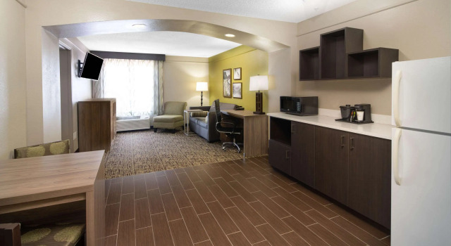 La Quinta Inn & Suites Atlanta Stockbridge, Book Hotel Stockbridge Georgia