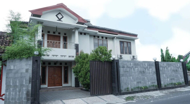 OYO 703 Omah Olin Guesthouse, Book Hotel Hotels in Ngaglik with a Pool, Swimming Pool