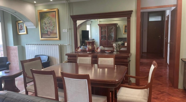 3 bedroom apartment on Naroden front street