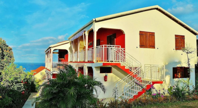 Apartment With one Bedroom in Deshaies, With Wonderful sea View, Priva, Prenota Appartamento Hotel a Basse-Terre con piscina, Piscina