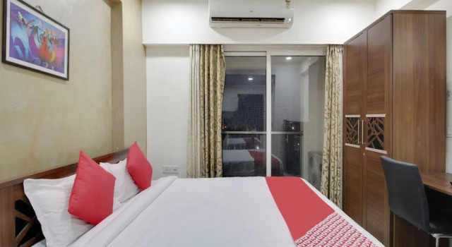 Oyo 43979 Hotel Urbanite, Забронировать Отель Отели штата Раджастхана с бассейном, Бассейн