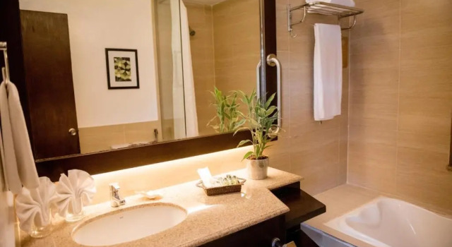 Номер Premier с видом на бассейн Montebello Hotel, Cebu