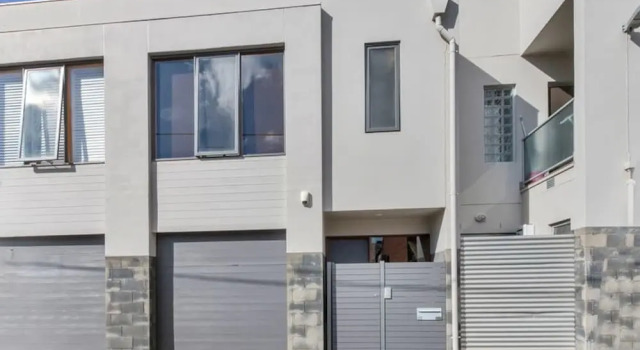 Contemporary Townhouse In Adelaide City