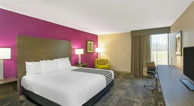Двухместный номер Standard Ramada Columbus Highway 45