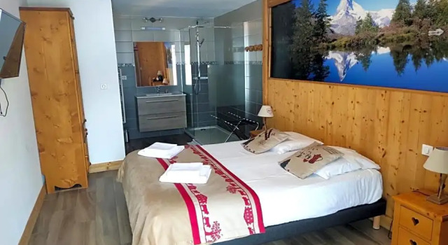Epicéa Lodge Hôtel et Camping, Забронировать Отель Отели Пралоньян-ла-Вануаз с бассейном, рядом с Горнолыжный подъемник Женепи, Бассейн